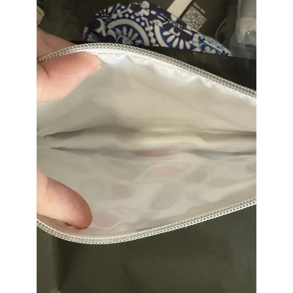 Clinique Makeup Cosmetics Makeup Theme Pouch Womens Zippered White Lined Bag New